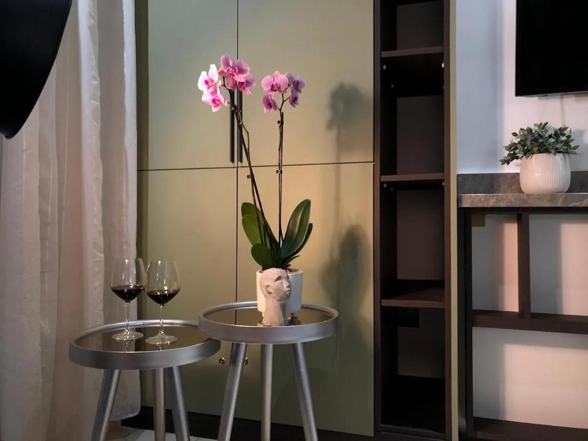Urban Stay Tirana Deluxe 0*,