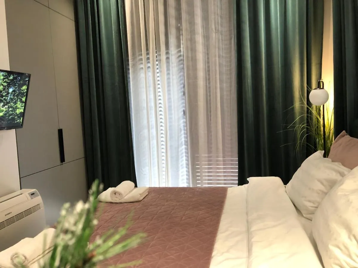 Urban Stay Tirana Deluxe 0*,
