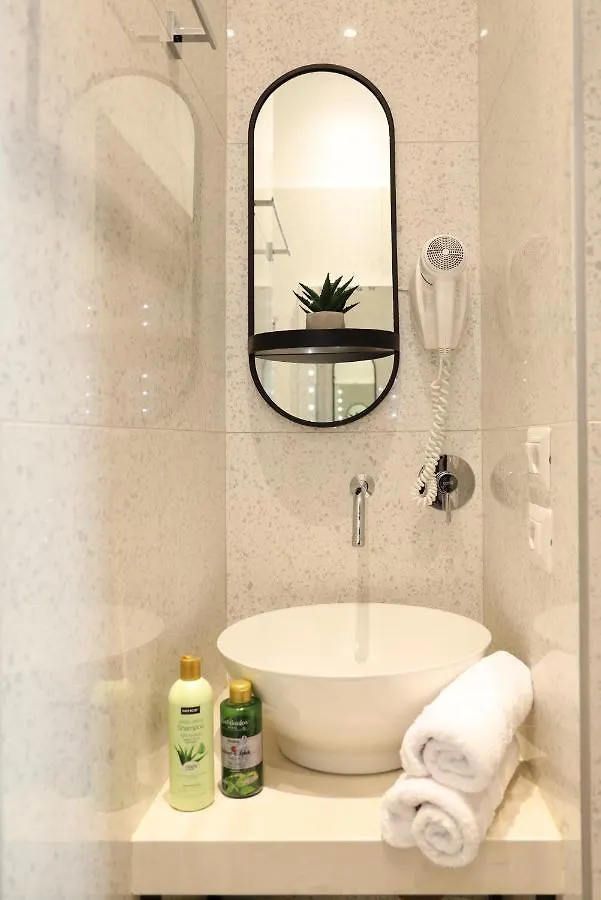 Urban Stay Tirana Deluxe 0*,
